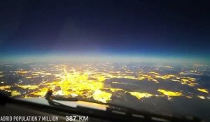 Timelapse depuis un Boeing 777 par une nuit de pleine lune