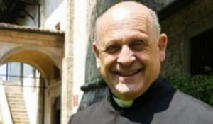 En Italie, un prêtre de 72 ans meurt après avoir cédé son respirateur à un patient plus jeune