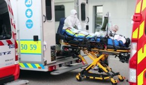 Covid-19 : douze patients quittent Mercy pour gagner Bordeaux