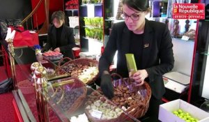 VIDEO. Poitiers : le chocolatier de la maison Fink livre en personne