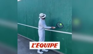 Federer (re)fait le mur et lance un défi - Tennis - WTF