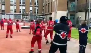 La croix rouge danse pour les enfants hospitalisés en Italie !
