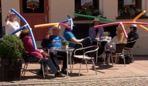 Allemagne: des "chapeaux-frites" pour respecter la distanciation physique en terrasse