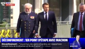 Sans masque ni  distance de sécurité Emmanuel Macron s’est rendu mercredi à la cellule de crise de la place Beauvau