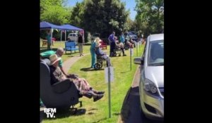 Cette maison de retraite anglaise installe un "drive-in" pour permettre les visites