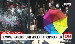 Décès de George Floyd - Regardez le siège de la chaîne CNN attaqué cette nuit à Atlanta par des manifestants alors que la violence se propage dans plusieurs villes du pays - Vidéo
