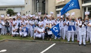 À la Clinique Saint-Yves, infirmiers et aides-soignants manifestent contre la perte de jours de récupération