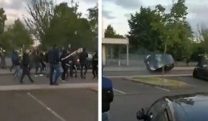 Une voiture fonce dans la foule pendant une émeute