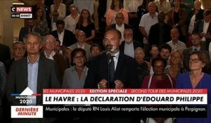 Le discours d'Edouard Philippe dimanche soir après son élection au Havre perturbé par des cris des supporters de  ses adversaires
