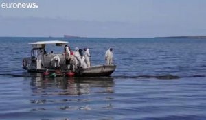 Île Maurice : le fioul évacué du bateau échoué, une seconde marée noire évitée