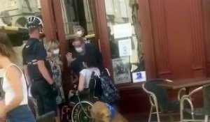 Castres - Un commerçant refuse violemment l'entrée de son établissement à une jeune femme en fauteuil avec son chien
