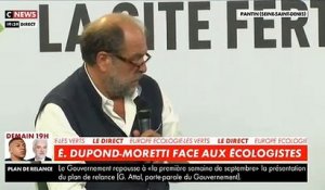 Le Ministre Eric Dupont-Moretti ose affronter sur scène les critiques des Verts: "J'ai laissé passer les 'putaclics' et attendu pour venir m'exprimer ici"