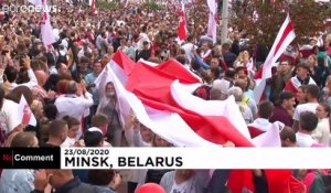 Bélarus : Loukachenko se montre en tenue de guerre à Minsk
