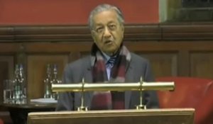 Dr M speaks at the Oxford Union on democracy