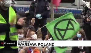 Climat : des militants d’Extinction Rébellion manifestent à Varsovie
