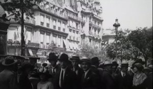 Camelots sur les Grands Boulevards, Paris