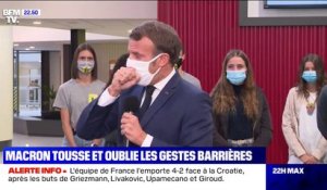 Emmanuel Macron tousse et oublie les gestes barrières lors d'un déplacement