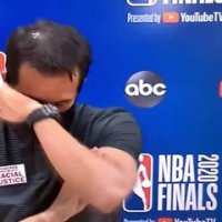 Erik Spoelstra en larmes après la défaite du Heat
