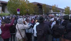 Conflans-Saint-Honorine: des applaudissements pour Samuel Paty lors de la marche blanche en sa mémoire