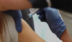 Sans frontière - Course au vaccin : contaminés volontairement !