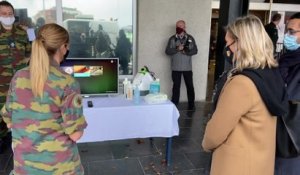 La ministre Ludivine Dedonder en visite à l’hôpital militaire de Neder-Over-Heembeek