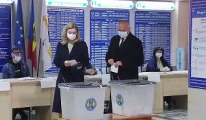 Présidentielle moldave : le président pro-russe et la candidate pro-UE au 2e tour