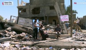 Des salons de coiffure improvisés au milieu des ruines de Gaza