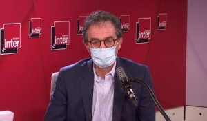 "L'antivaccination militante a pris du poids grâce aux réseaux sociaux, mais on sent bien dans la population une espèce d'hésitation" (Philippe Sansonetti)