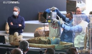 L'Egypte dévoile plus de cent sarcophages intacts, "trésor" de Saqqara