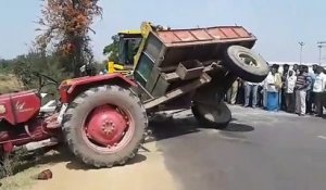 Un tracteur fou part tout seul et fuit