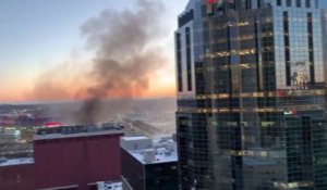 Etats-Unis: forte explosion liée à un véhicule dans le centre-ville de Nashville