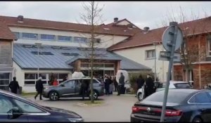 Olivier véran en visite à l'Ehpad de la Villa du Tertre à Saint-Parres-aux-Tertre