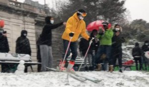 Neige à Paris: un skieur filmé sous le Sacré-Cœur