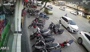 Un pneu finit sa route dans un magasin au Vietnam