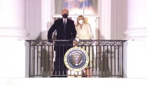 Les premières images de Joe Biden et son épouse Jill au balcon de la Maison Blanche