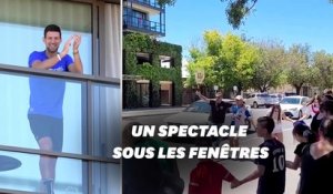 Les fans de Djokovic font le show sous son balcon pendant sa quarantaine