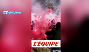 Les joueurs de Dijon accueillis par une soixantaine de supporters - Foot - WTF