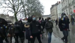 Loi sécurité globale: quelques tensions place du Commerce à Nantes
