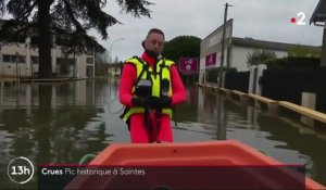 Inondations : les habitants de Saintes s'organisent face à une crue historique