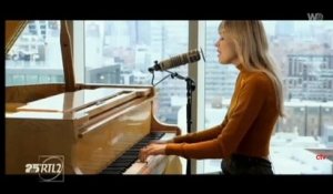 Angèle chante "Balance ton quoi" en live au piano