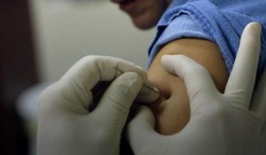 Les vaccins Pfizer et AstraZeneca placés sous la surveillance de l'Agence du médicament