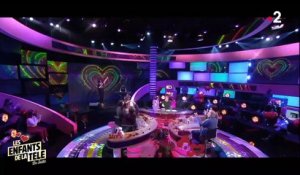 Les enfants de la télé : Laurent Ruquier hilare devant le chanteur Edouardo qui ne lâche pas le micro (vidéo)