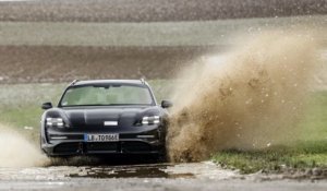 Porsche Taycan Cross Turismo : premières images pour le break baroudeur 100% électrique