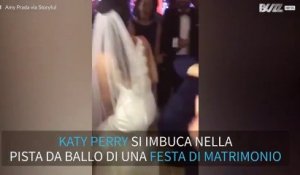 Katy Perry s'incruste à un mariage dans le Missouri