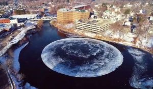 Un disque de glace géant filmé dans une rivière du Maine