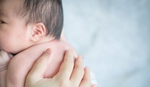 Covid-19 : une femme vaccinée donne naissance à un bébé ayant des anticorps contre le virus