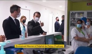Malaise TV - Le personnel soignant tourne le dos à Emmanuel Macron et l'ignore pendant qu'il les remercie pour leur travail à l’hôpital intercommunal de Poissy-Saint-Germain-en-Laye