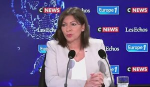 Coronavirus : la maire de Paris Anne Hidalgo propose "qu'on débride la vaccination"