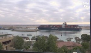 Des navires traversent enfin le canal de Suez après sa réouverture