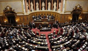 Le Sénat vote l’interdiction du voile pour les mineures dans l’espace public et la restriction du burkini
